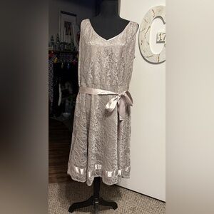 Tahari Lace V-Neck Sleeveless Dress | Size 14W